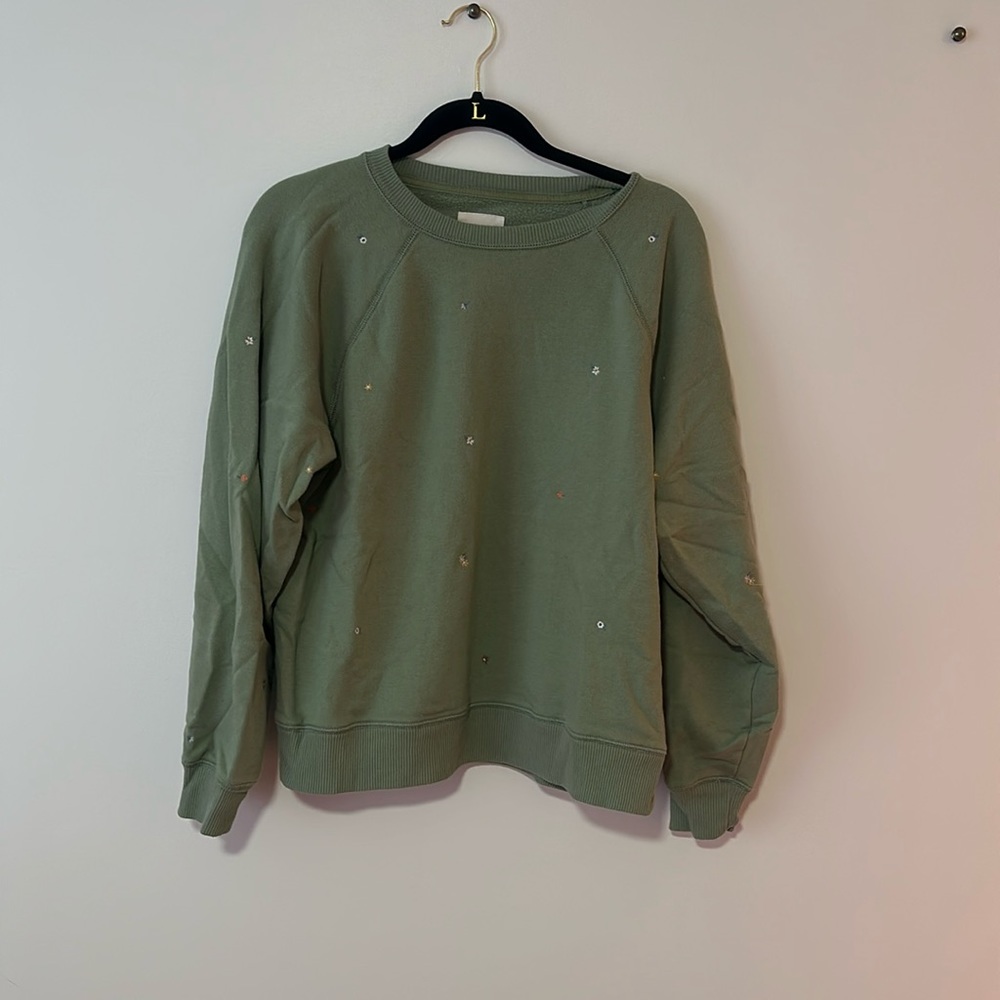 Large American eagle green crew neck pullover with small flower embroidery